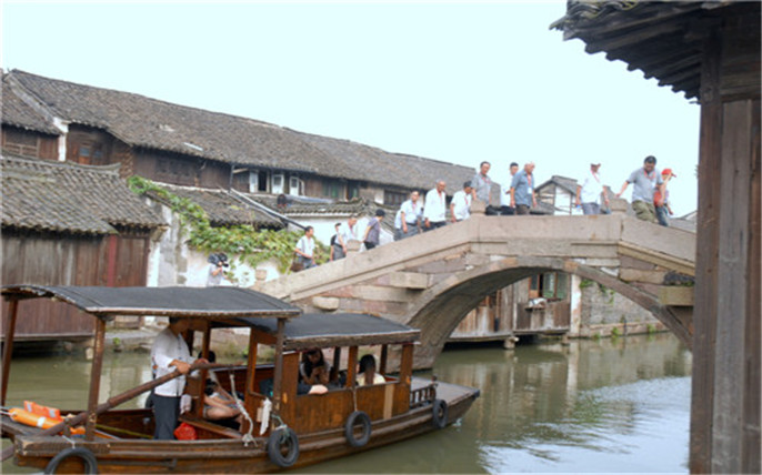 登高走橋，強(qiáng)身健體_副本.jpg