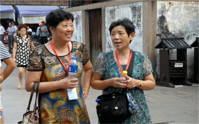 “好久沒(méi)來(lái)烏鎮(zhèn)了，這里戲臺(tái)的戲還是那么好聽(tīng)啊_副本.jpg